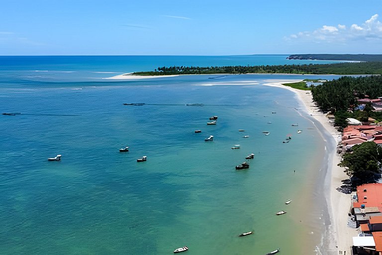 3 Suítes a 50m da Praia do Patacho, com Piscina