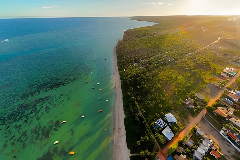 3 Suítes a 50m da Praia do Patacho, com Piscina