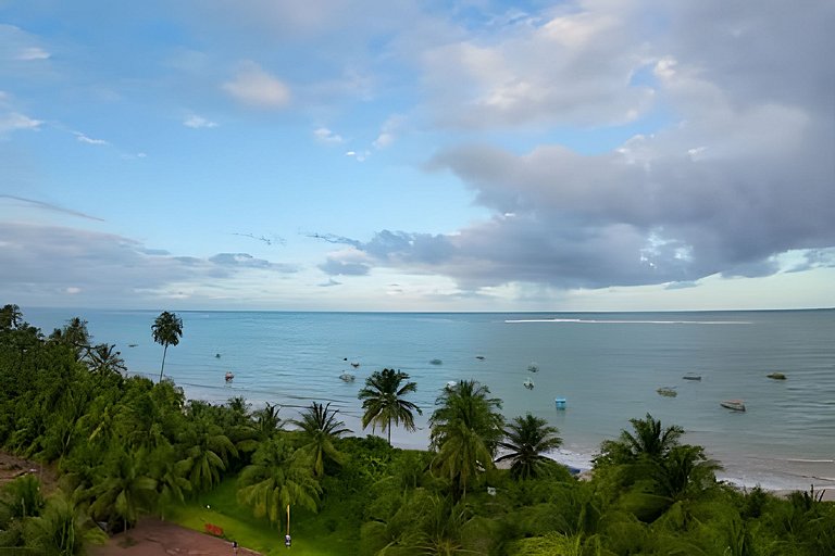 3 Suítes a 50m da Praia do Patacho, com Piscina
