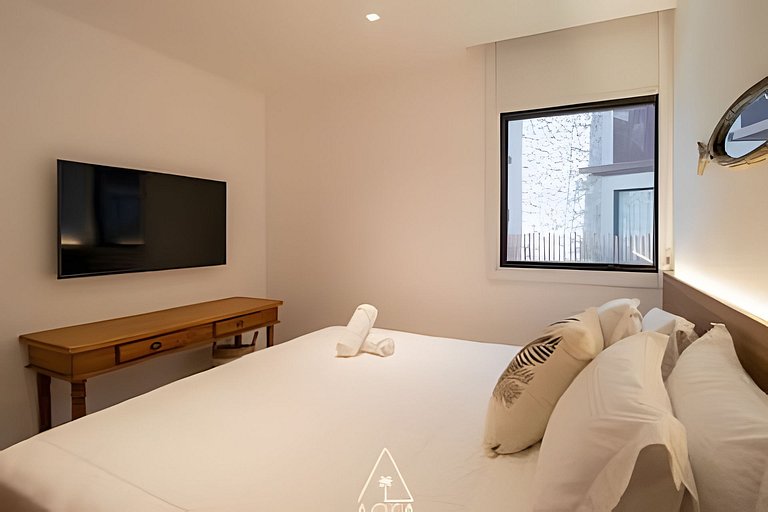 2 Bedroom Apartment in Naay with Pool View