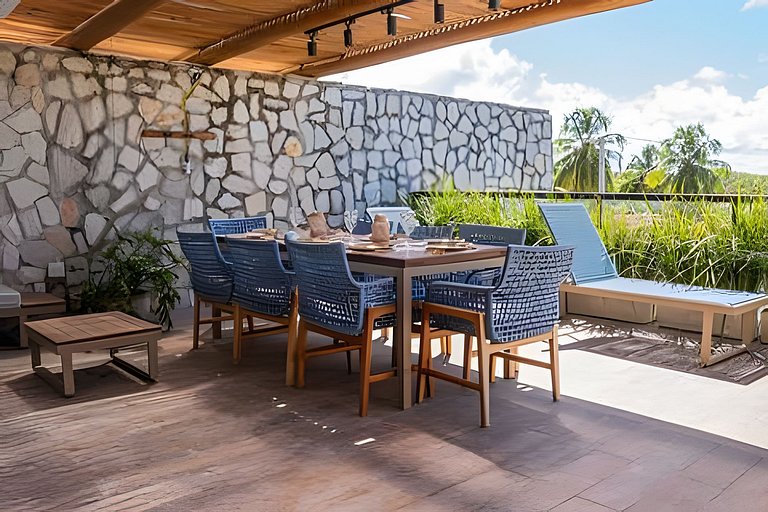Triplex 80 meters from the sea with a pool and Jacuzzi