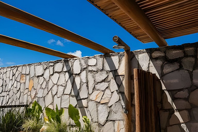 Triplex 80 meters from the sea with a pool and Jacuzzi