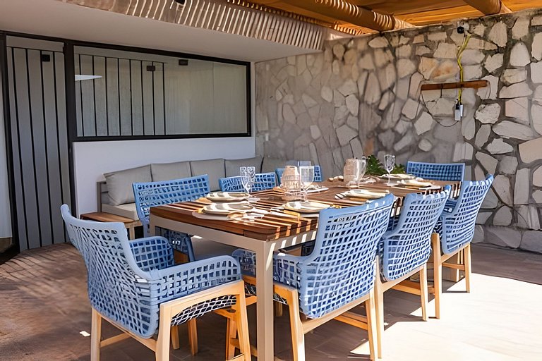 Triplex 80 meters from the sea with a pool and Jacuzzi